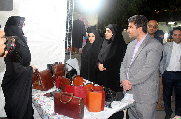 نمایشگاه و فروشگاه آثار مددجویان بهزیستی استان تهران گشایش یافت